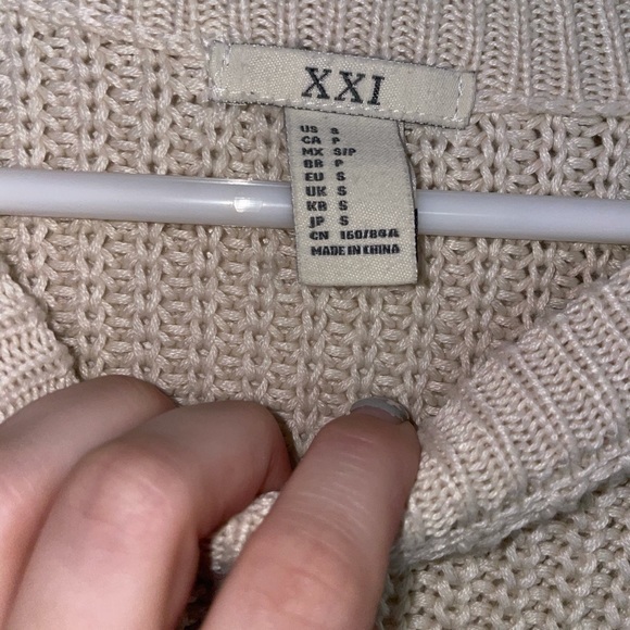 Forever 21 Cropped Sweater - Picture 5 of 5